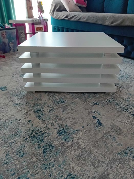 Vand masa de living ,arata ca noua.