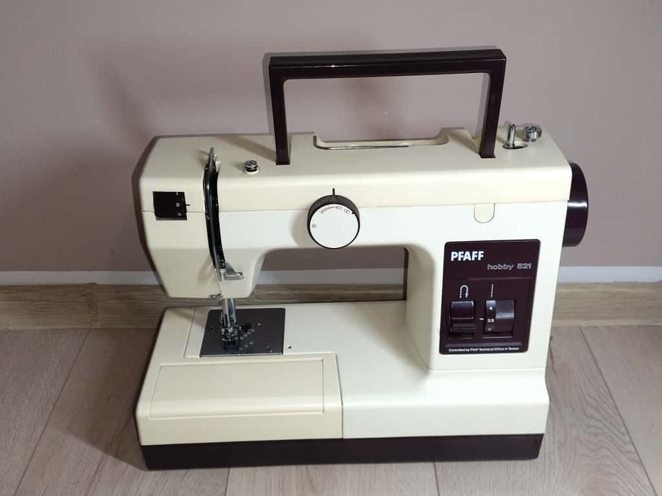 Mașina de cusut Pfaff 521