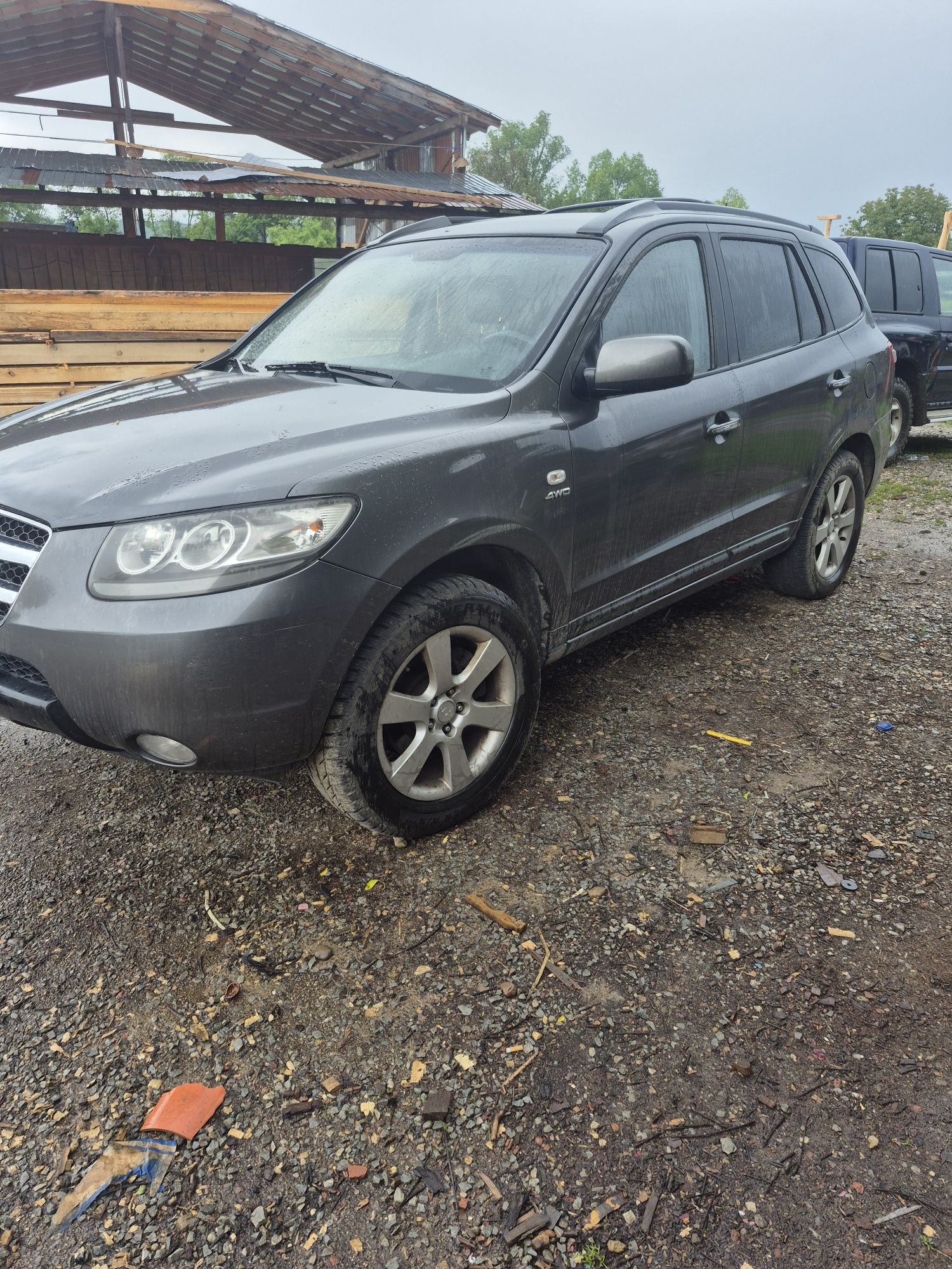 Hyundai santa fe.