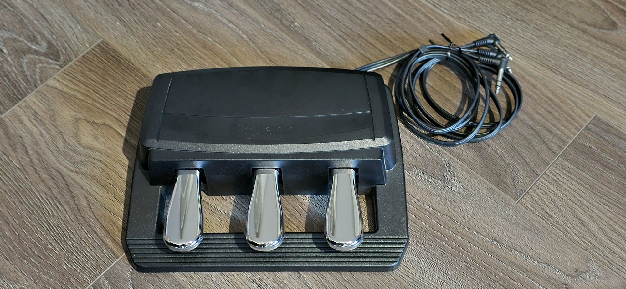 Pedala Roland RPU-3 - pedala clape, orga, pian electric.