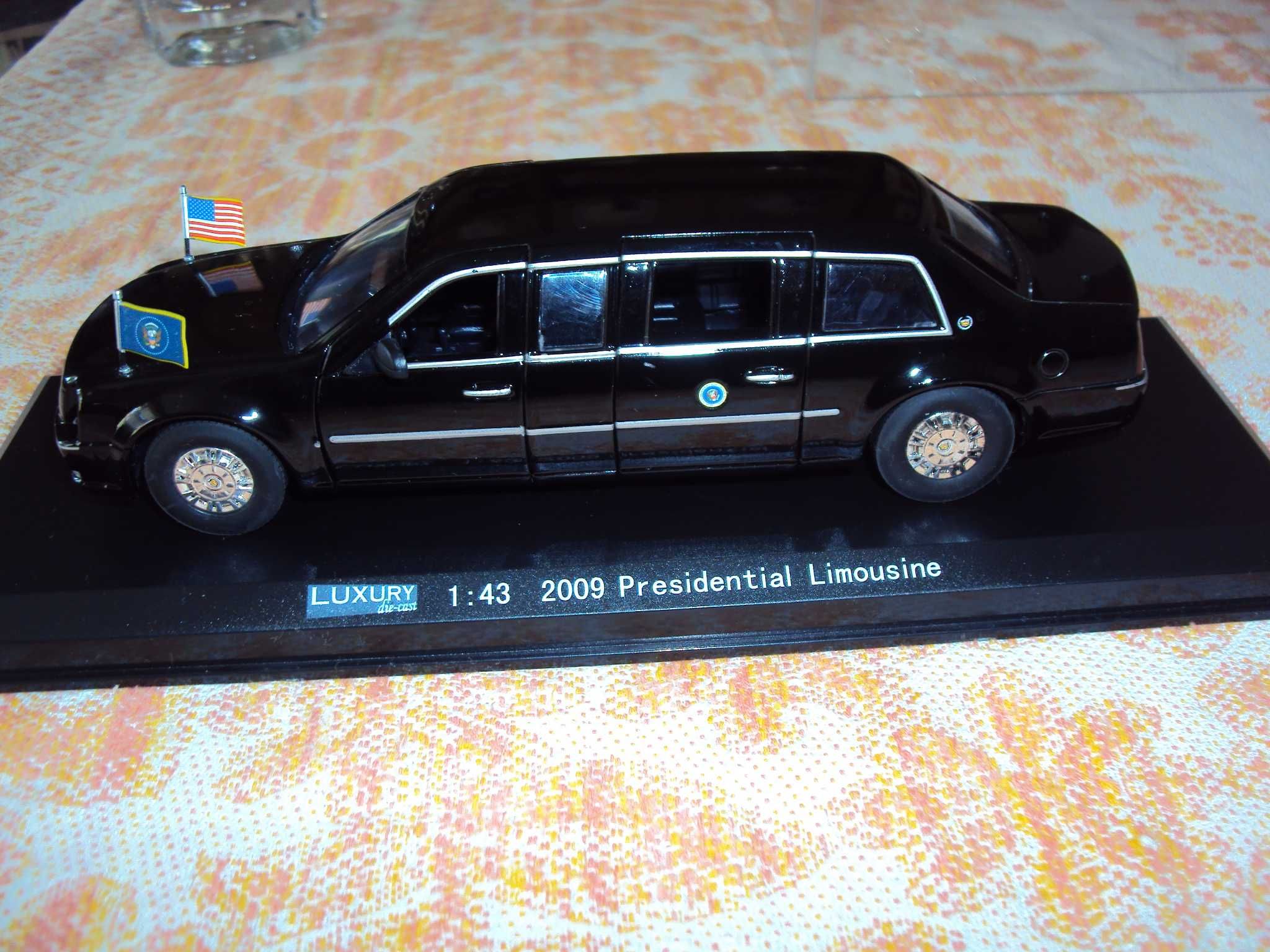 Колекционерска метална количка 1:43 - 2009 година. Лимузина LUXURY