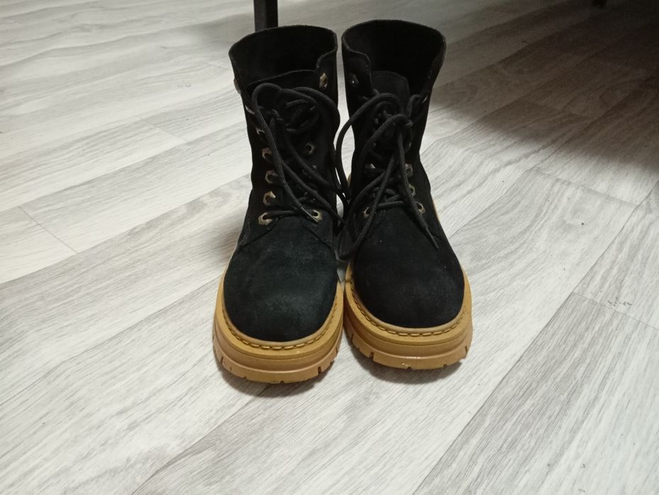 продам женские ботинки