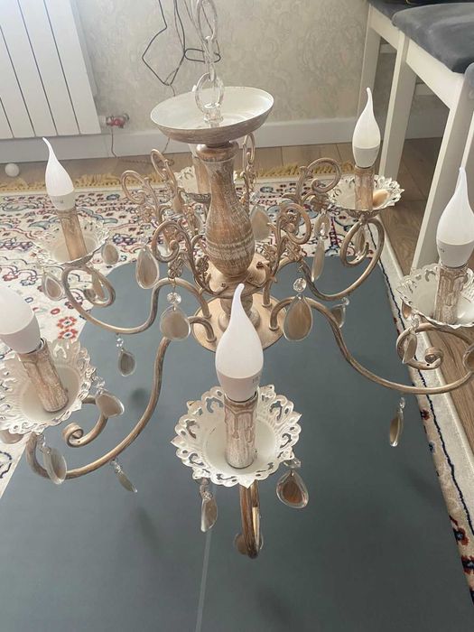 продаю люстру б/у в хорошем состоянии.Цена 15 000тенге.