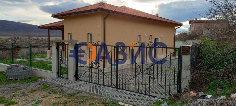 # 33022160 Едноетажна къща 116 кв м и двор 1000кв м в село Равадиново,