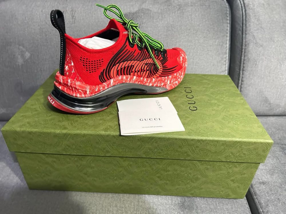 Vând adidași Gucci
