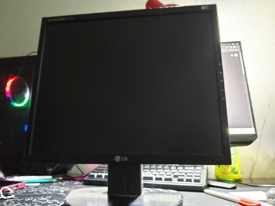 Офисный монитор LG Flatron 75Гц