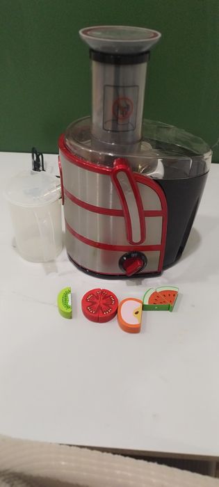 Соковыжималка новая