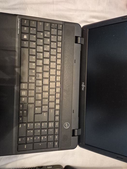 Laptop Fujitsu Series AH502