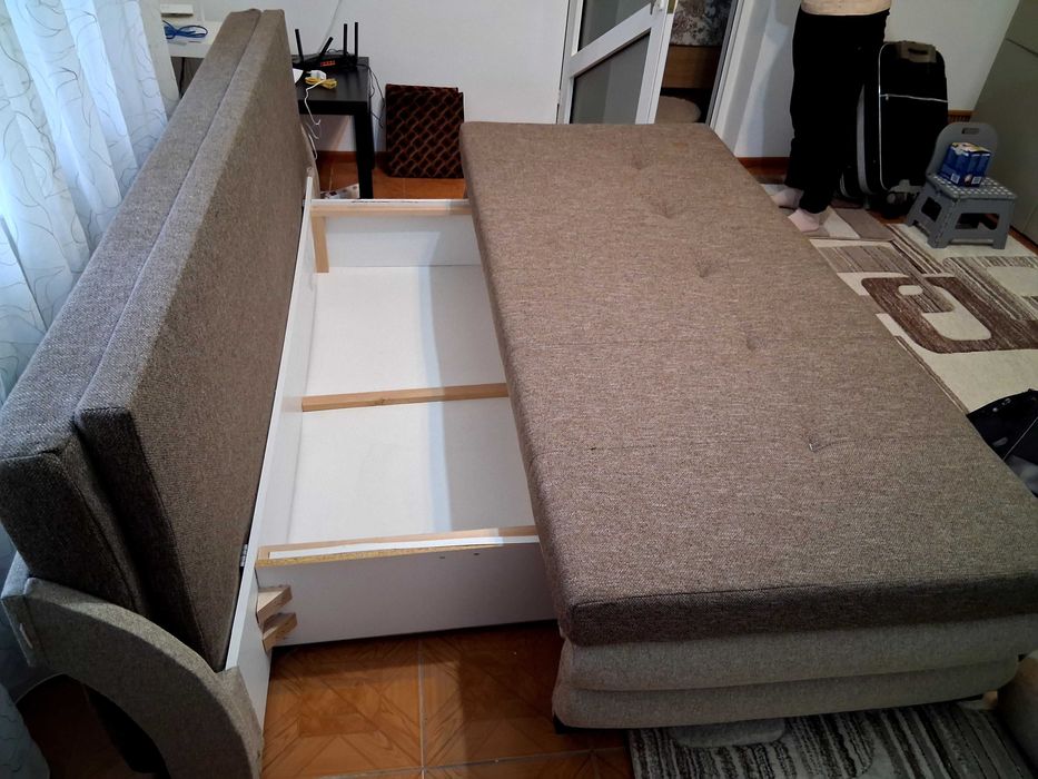 Canapea extensibila 3 locuri