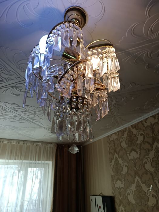 Продам хрустальную люстру