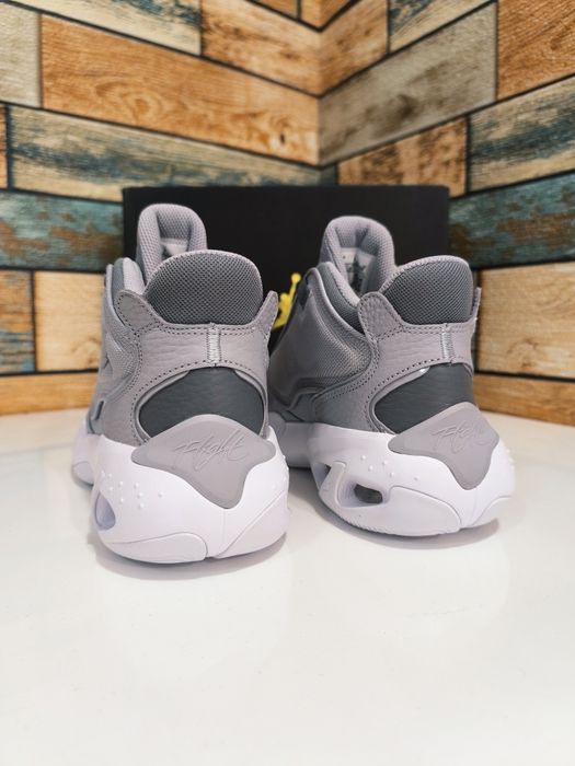 Air Jordan Max Aura 4 Unisex