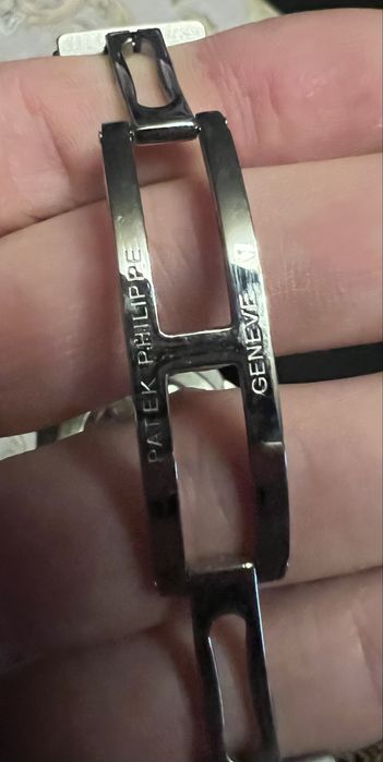 Супер елегантен часовник в отлично състояние.