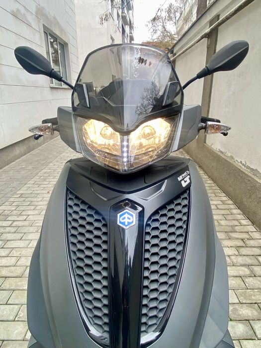 Vand Piaggio Mp3 300 Yourban se conduce cu  permis B