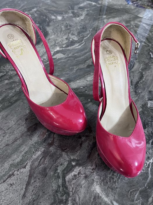 Туфли на высоком каблуке