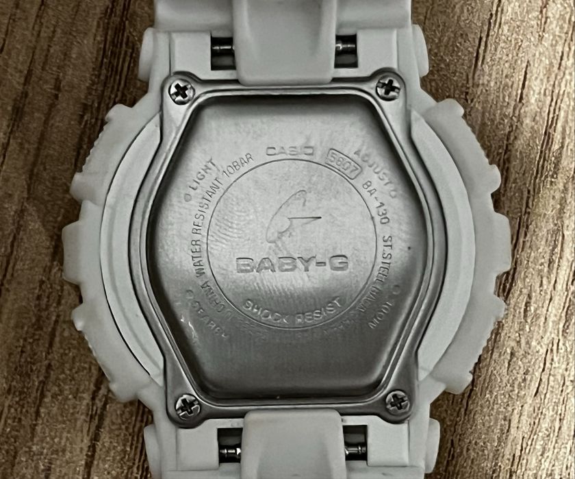 Продавам часовник Casio Baby-G BA-130