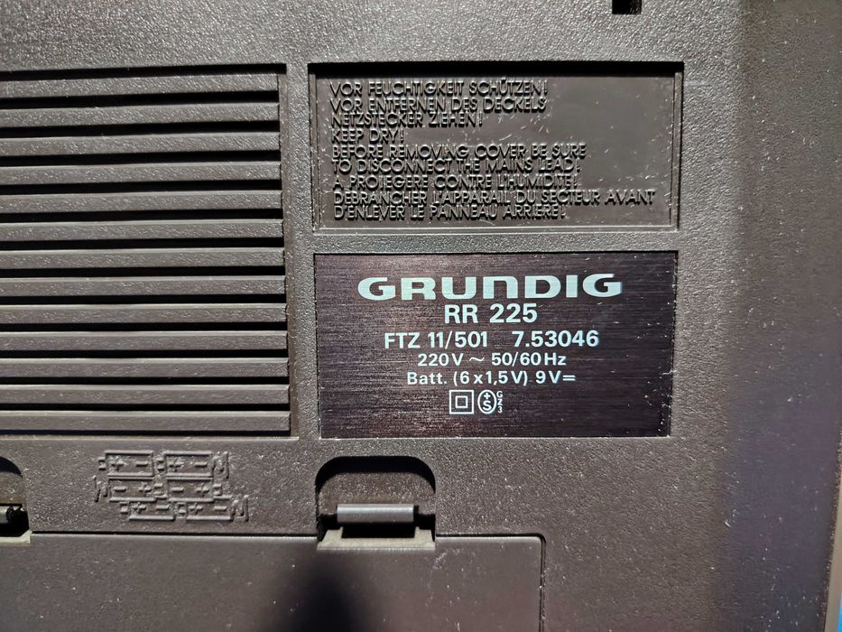 GRUNDIG RR 225 radio casetofon vintage defect, nu se aude în difuzor