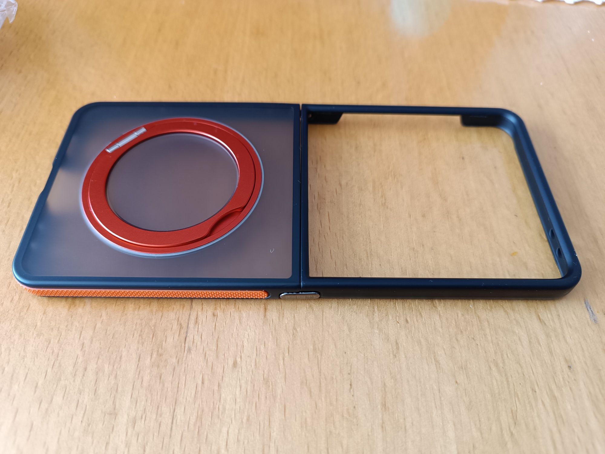 Кейсове за Samsung Galaxy Flip 7