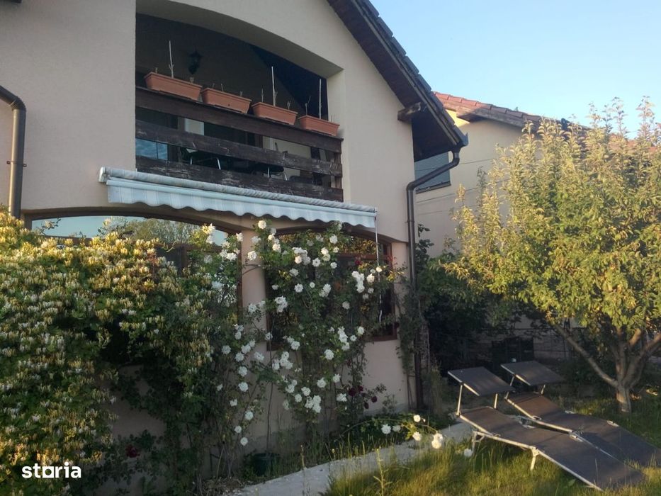 Casă de Vacanță cu panoramă asupra lacului Paleu