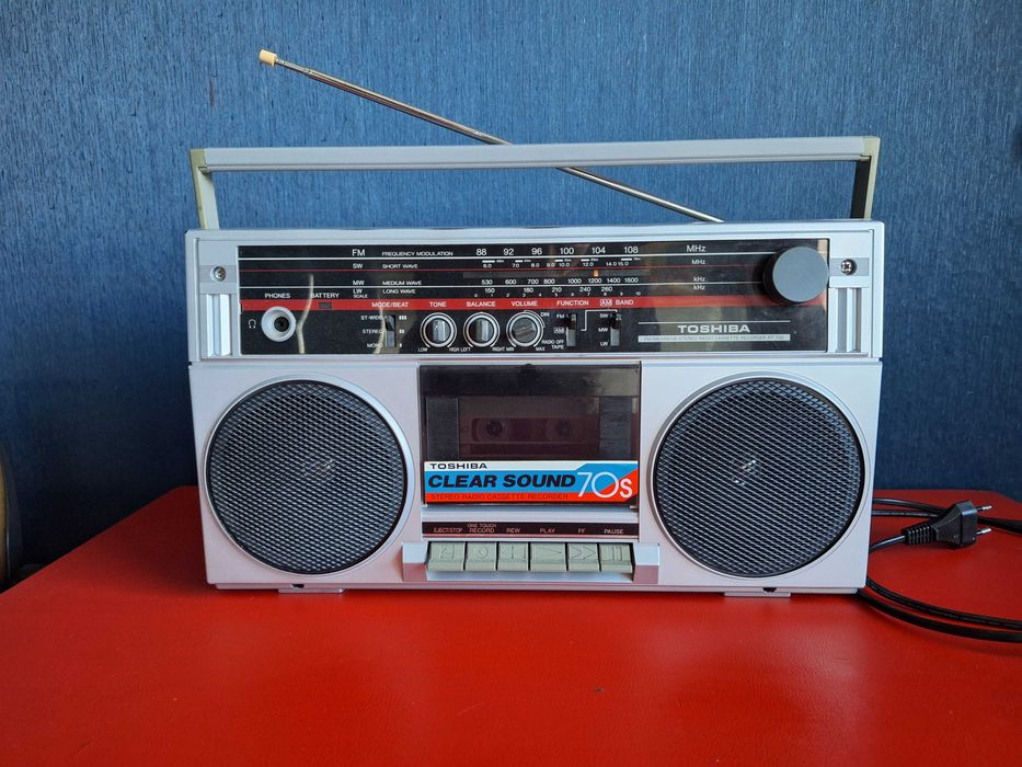 Радиокасетофон Toshiba.