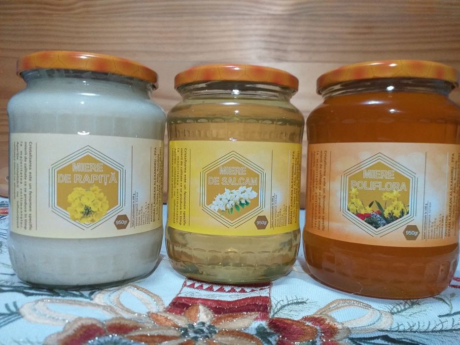 Miere de salcam 40, poliflora 30 si rapita 30 productie propie