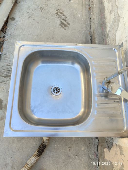 Мойка кухонная. Раковина металлическая.