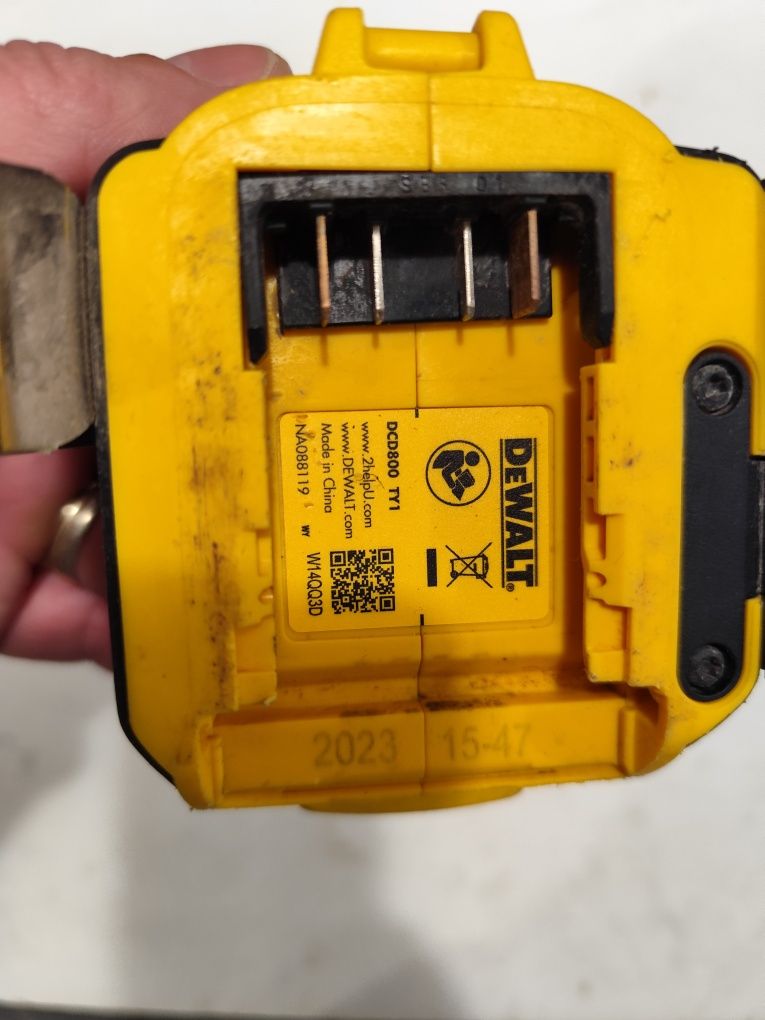 Топ безчетков акумулаторен винтоверт Девалт Dewalt DCD800 + 5Ah