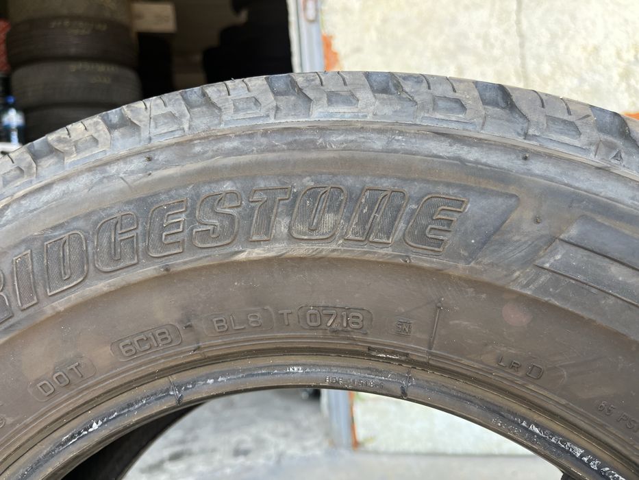 2 бр. гуми за бус 215/70/15C Brigdestone DOT 0718 9 mm