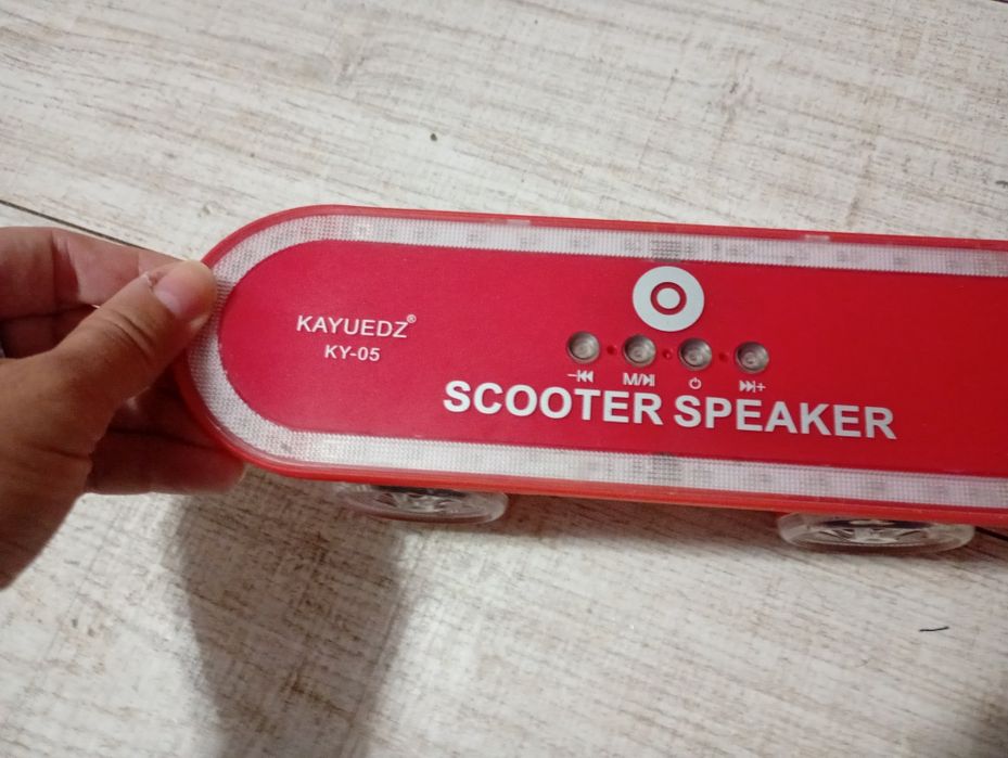 Bluetooth колонка с памет карта и флашка  скейтборд