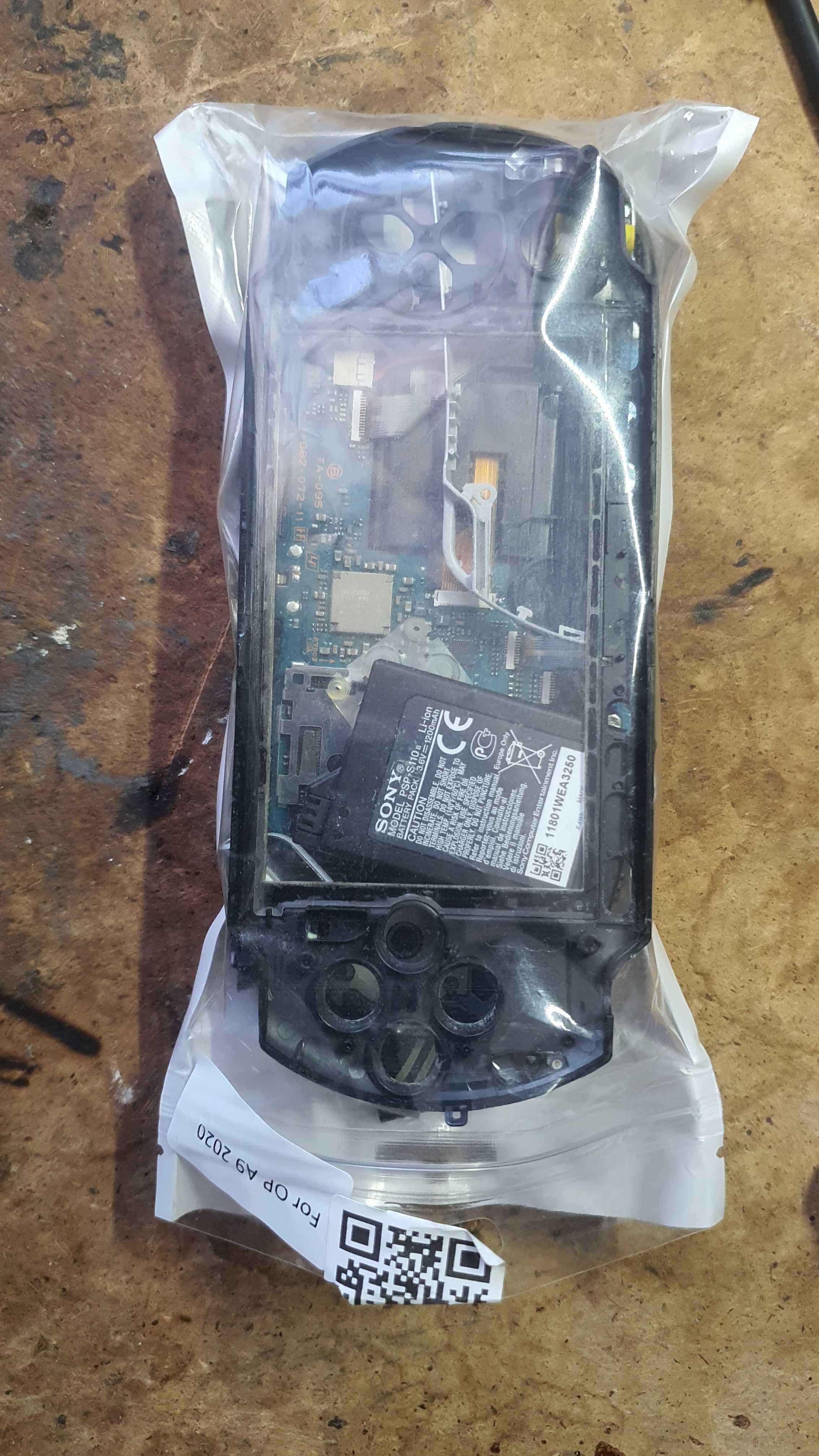 PSP 3000 рабочая, разобранная без дисплея.