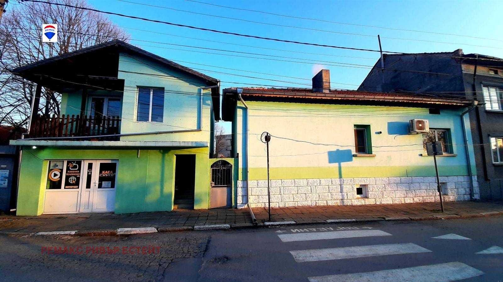 Градска къща за продажба в гр. Две могили