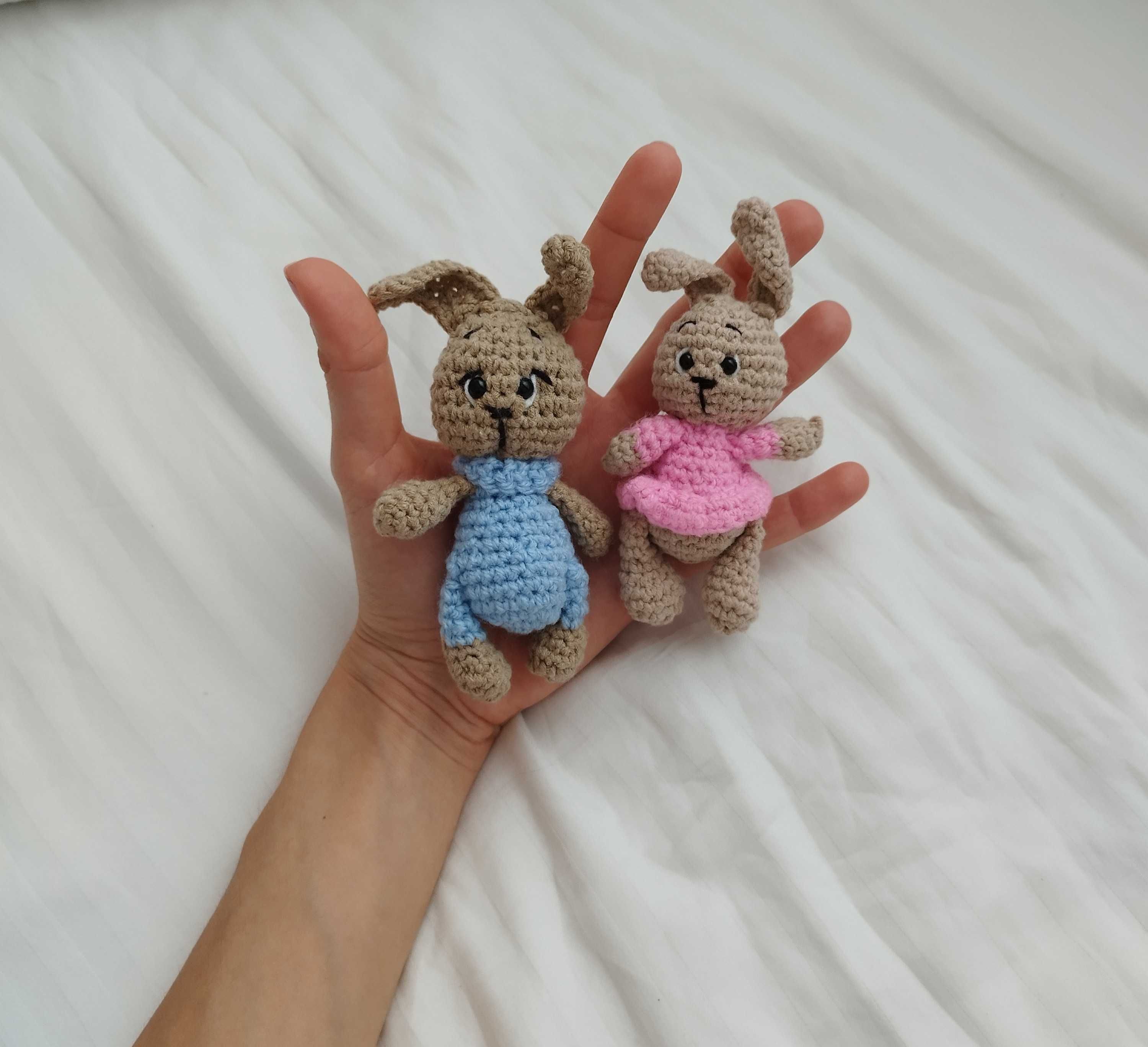 Малки плетени играчки - зайчета