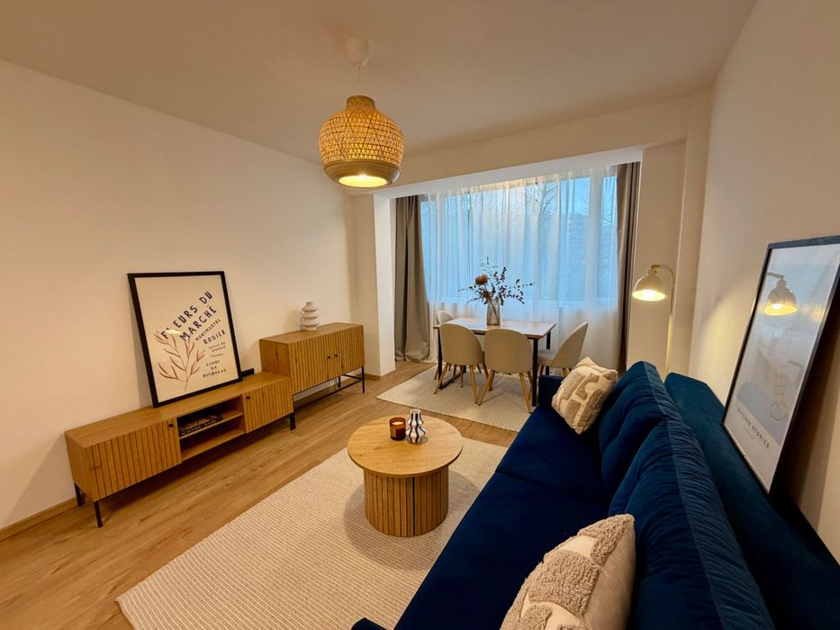 Продавам изцяло източен двустаен апартамент в кв. Младост 1, блок 70