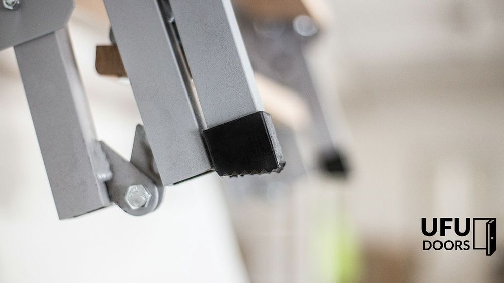 Scara pod pliabil din lemn sau metal