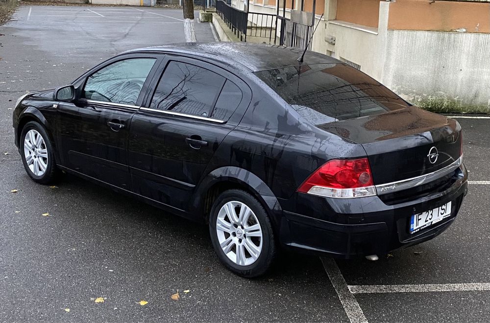 Opel Astra H Sedan