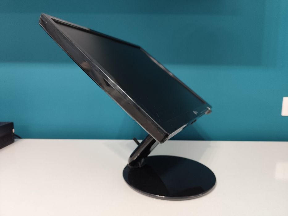 Monitor LCD LG 48cm  - TV LED 58cm Samsung model foarte rezistent