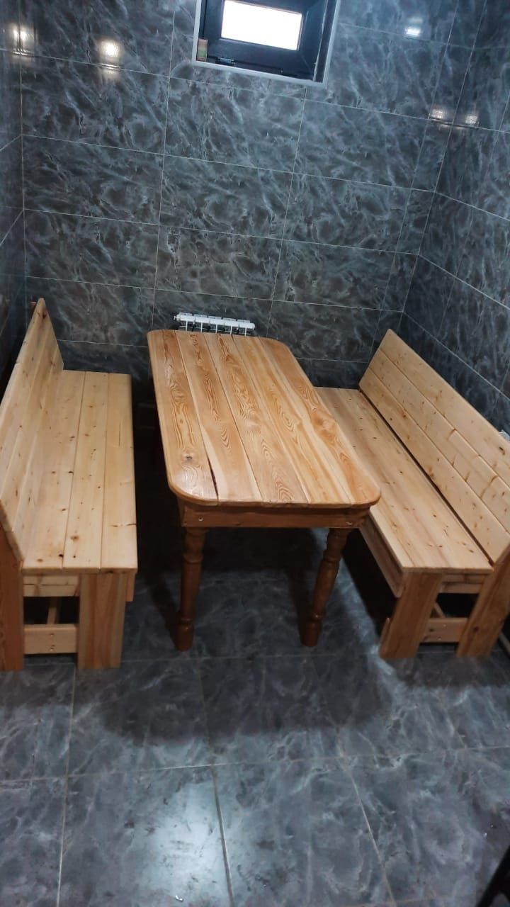 Деревянные скамейки, столы, комплекты.