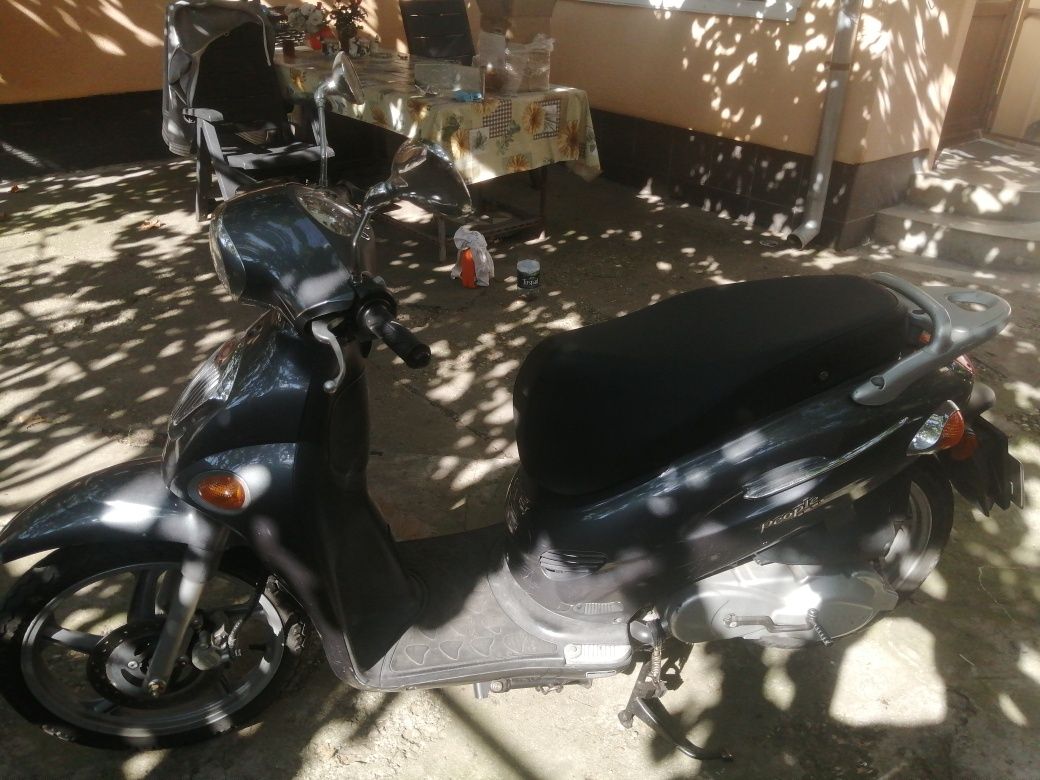 Vând scuter Kymco