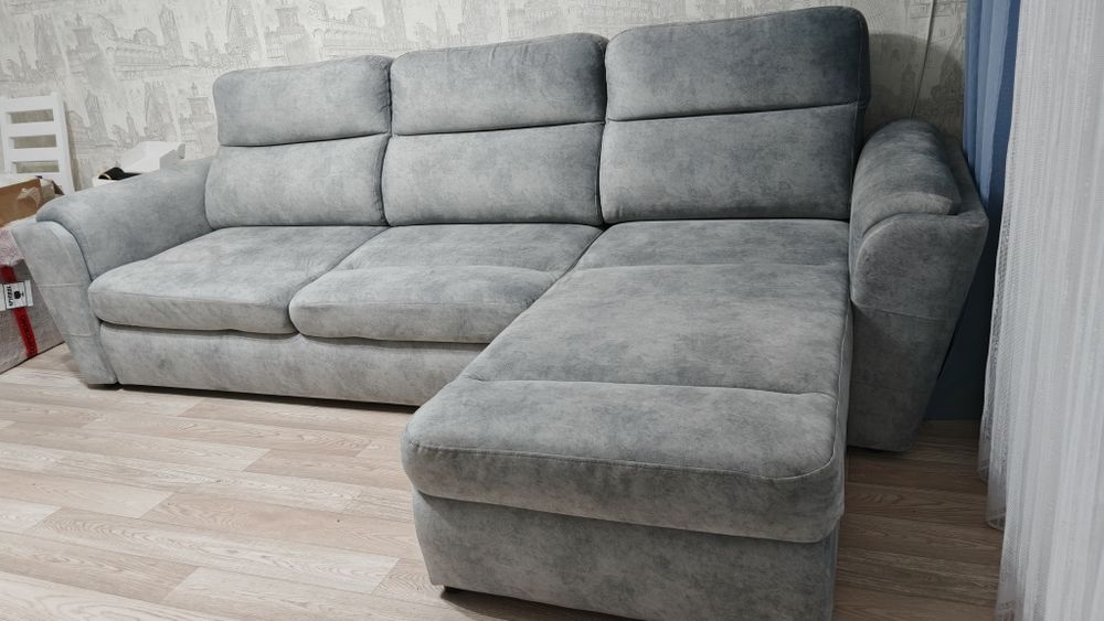 Раскладной угловой диван.