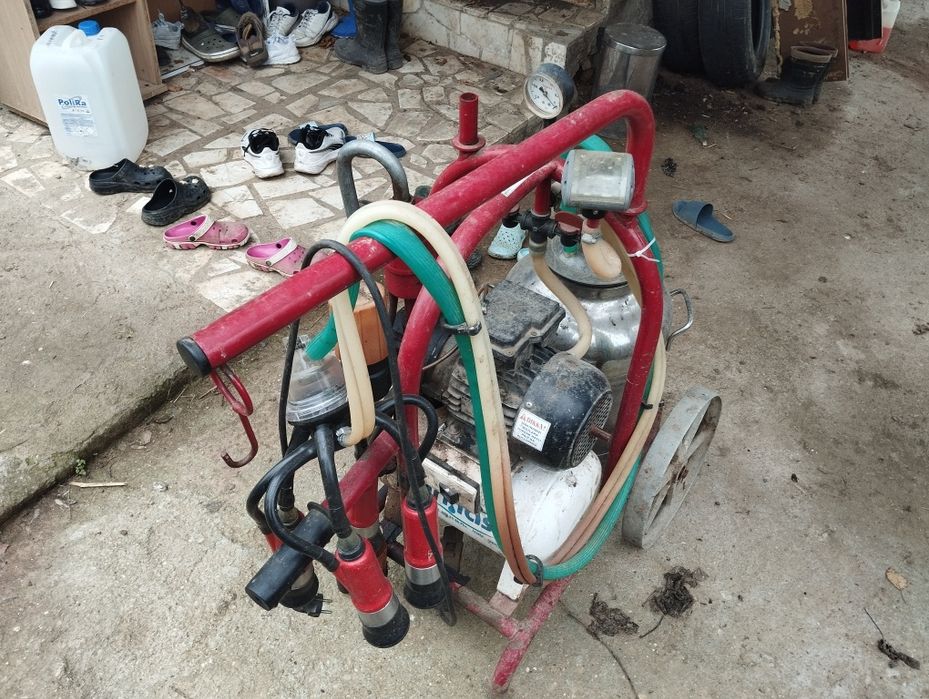 Доилна машина за две крави