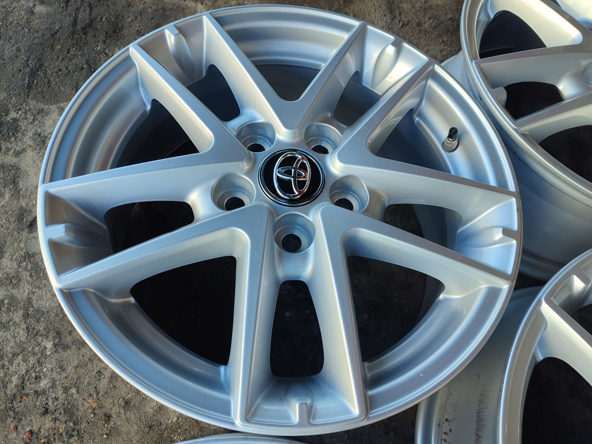 16" оригинални алуминиеви джанти за Toyota Corolla/Auris/Avencis.