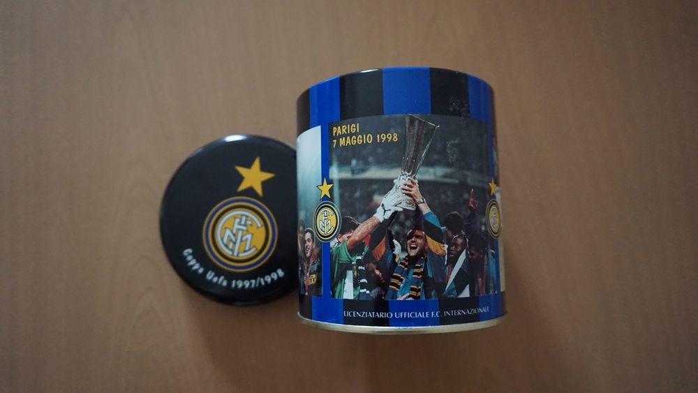 Метална сувенирна кутия на Интер Милано от сезон 1997/1998 г.