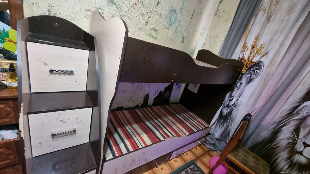 Двухярусная кровать