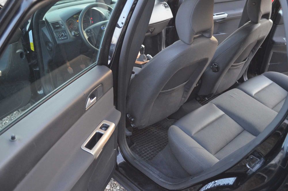 Volvo V40, 1.6 diesel, 2006, 260.000 km