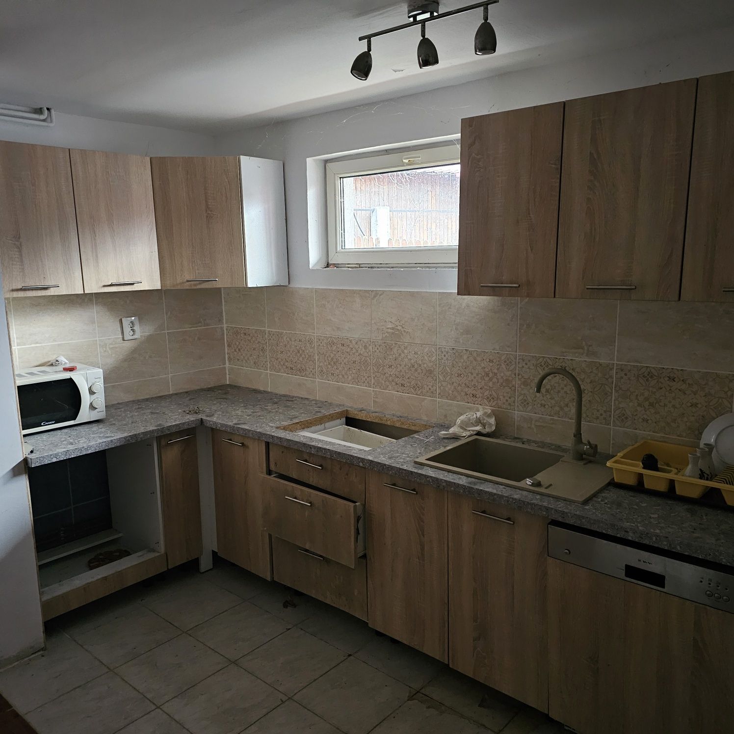 Inchiriez casa zona Tocile/Cisnadie 8 km de centrul sibiului, 6 camere