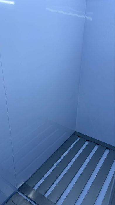 Camera frigorifica dubla cu rafturi din otel inoxidabil