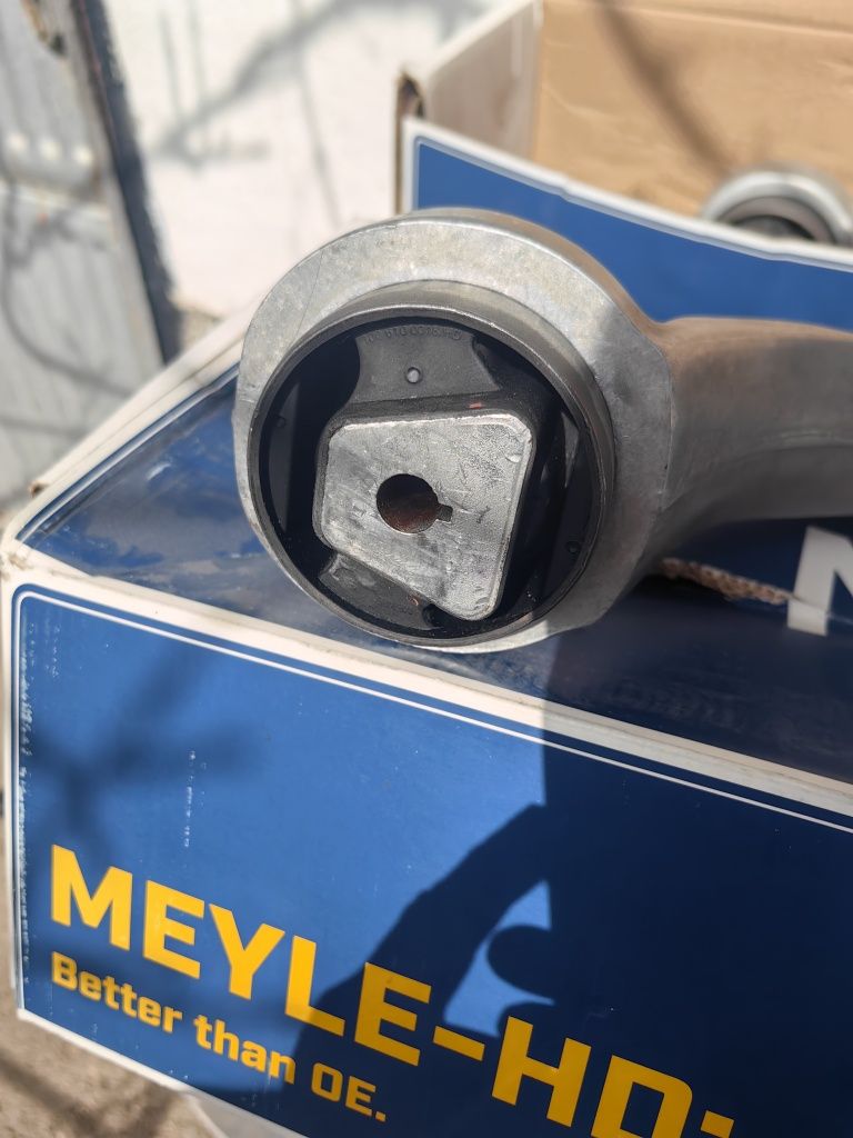 Носачи Meyle ляв и десен за ауди а4 б8