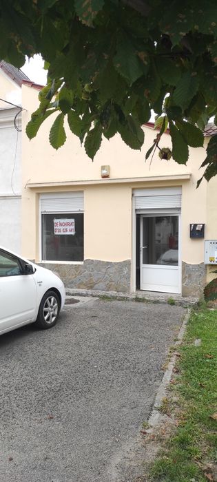 Închiriere spațiu comercial