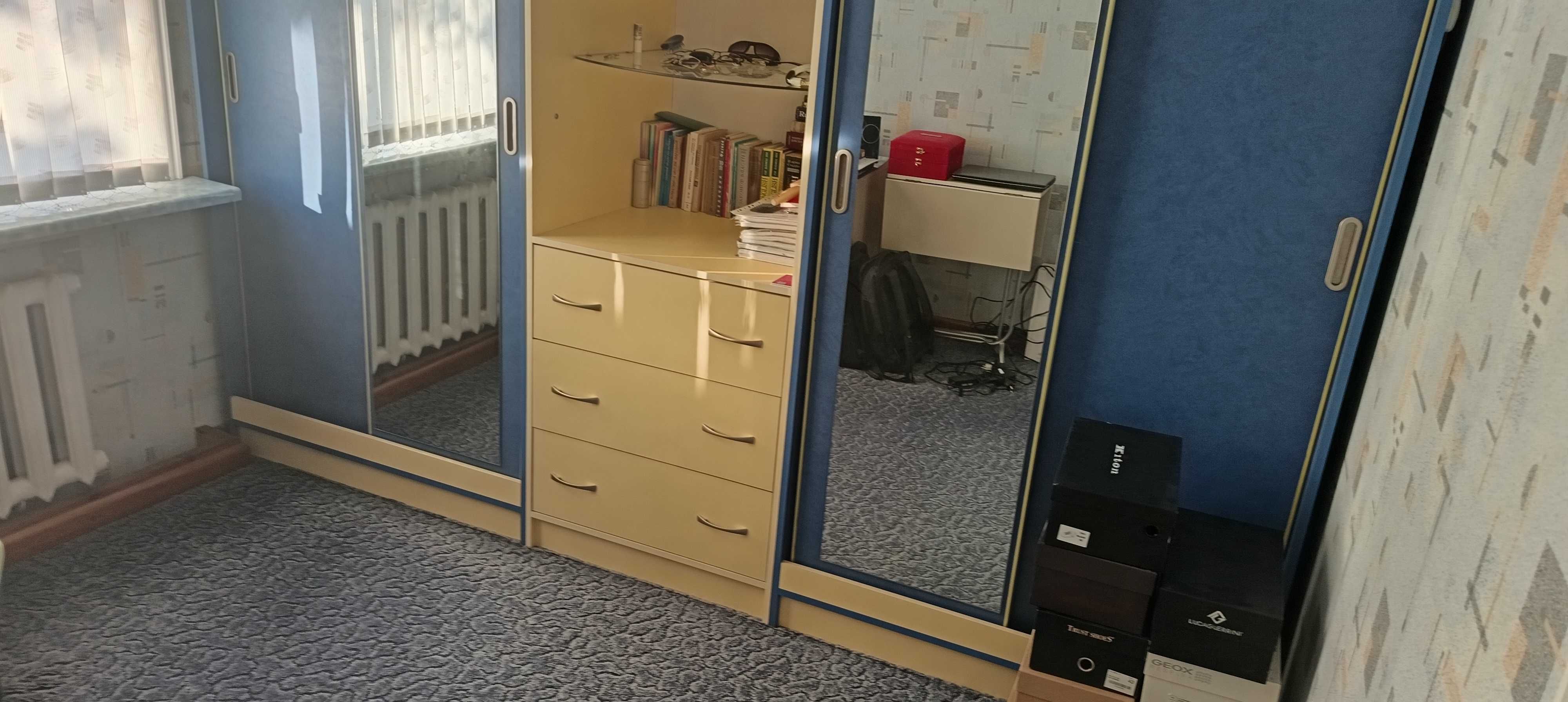 Продам срочно большой шкаф купе!