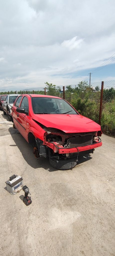 Dezmembrez Opel Corsa C