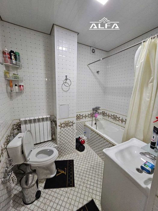 Buxoroda kvartira xonadon uy sotiladi 2 xonali 75m² 6-qavat.